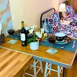 2 Bed Studio-Free Parking-Pet Friendly-Garden
