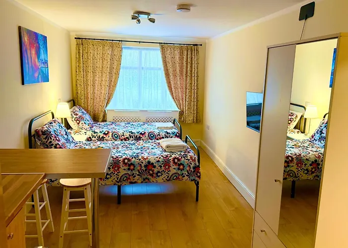2 Bed Studio-Free Parking-Pet Friendly-Garden