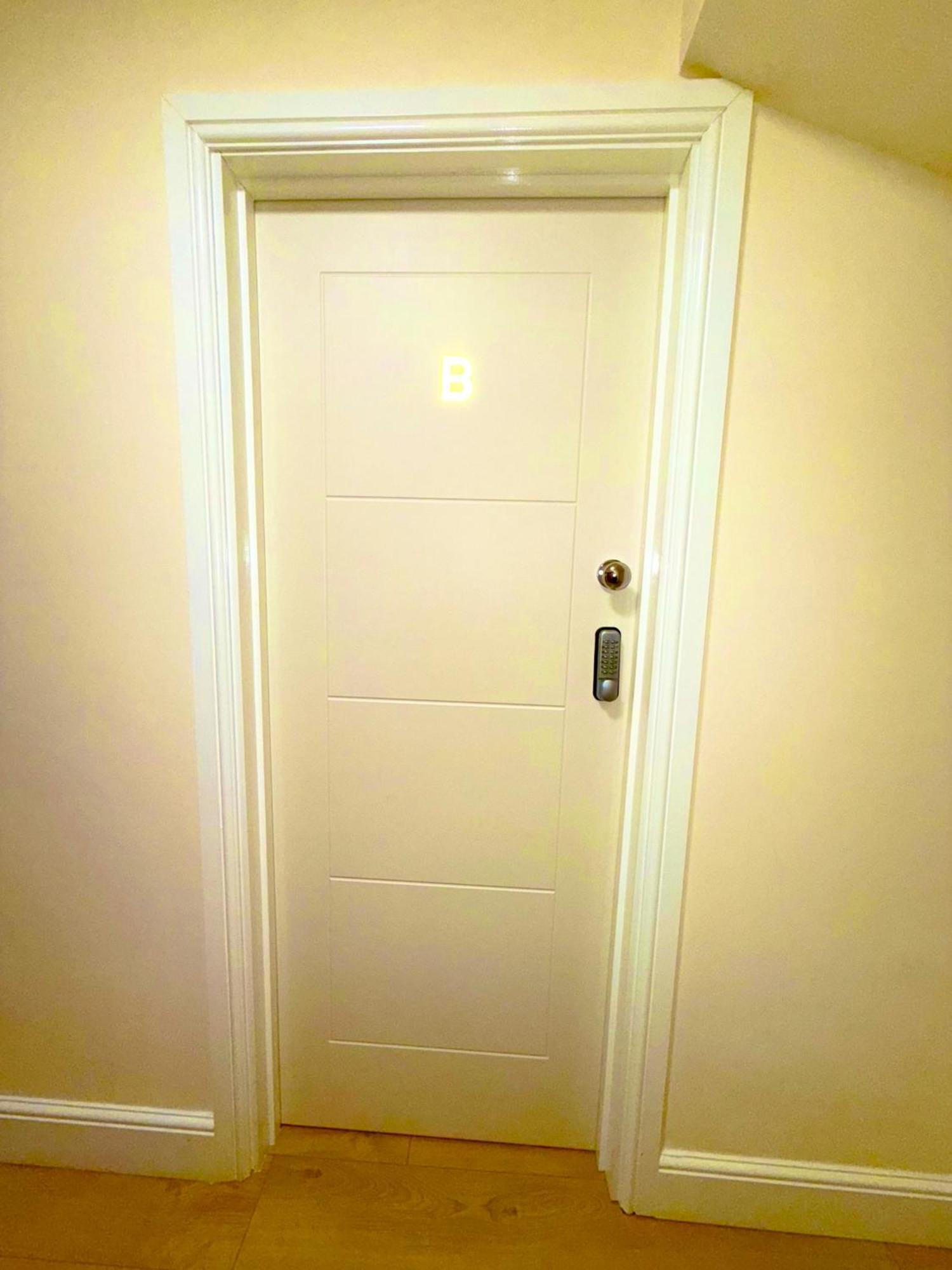 2 Bed Studio-free Parking-pet Friendly-garden *